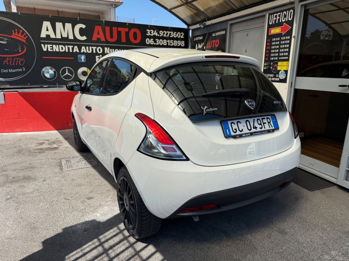 Lancia Ypsilon 1.0 FireFly 5 porte S&S Hybrid Ecochic Silver (7)
