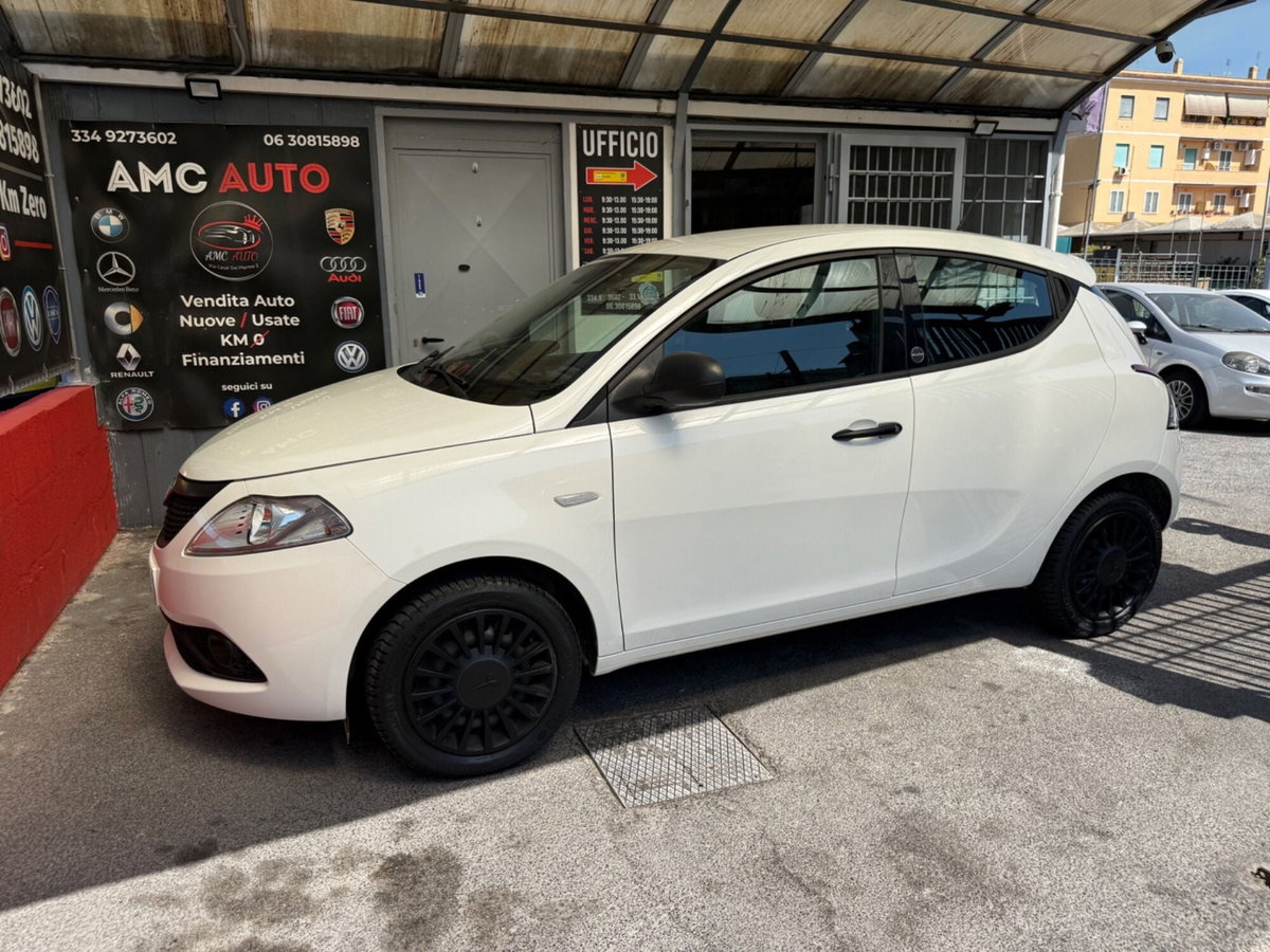 Lancia Ypsilon 1.0 FireFly 5 porte S&S Hybrid Ecochic Silver (8)