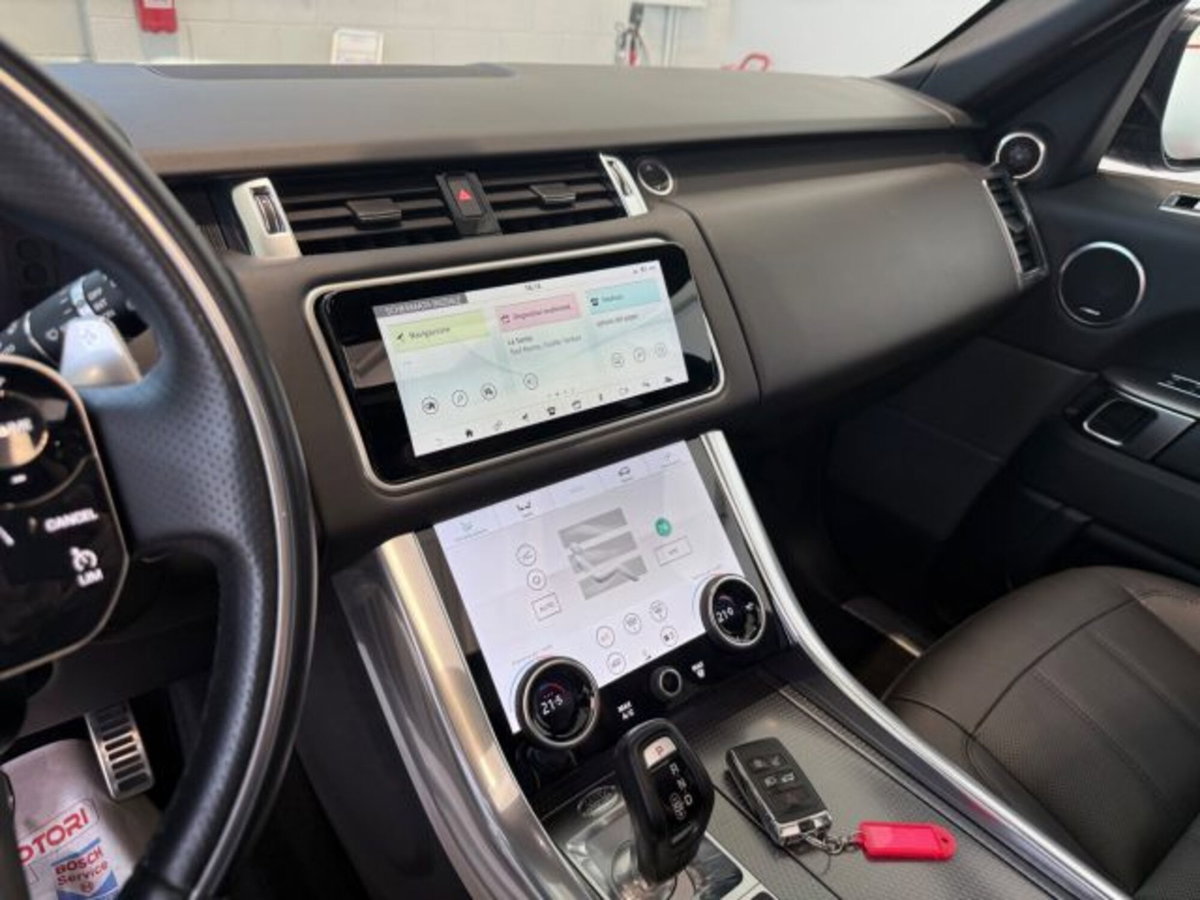 Land Rover Range Rover Sport 3.0D l6 249 CV HSE Dynamic Stealth (13)