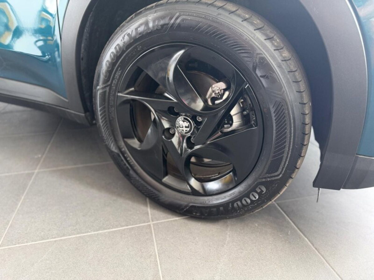 Alfa Romeo Junior 1.2 ibrida 145cv edct6 (4)
