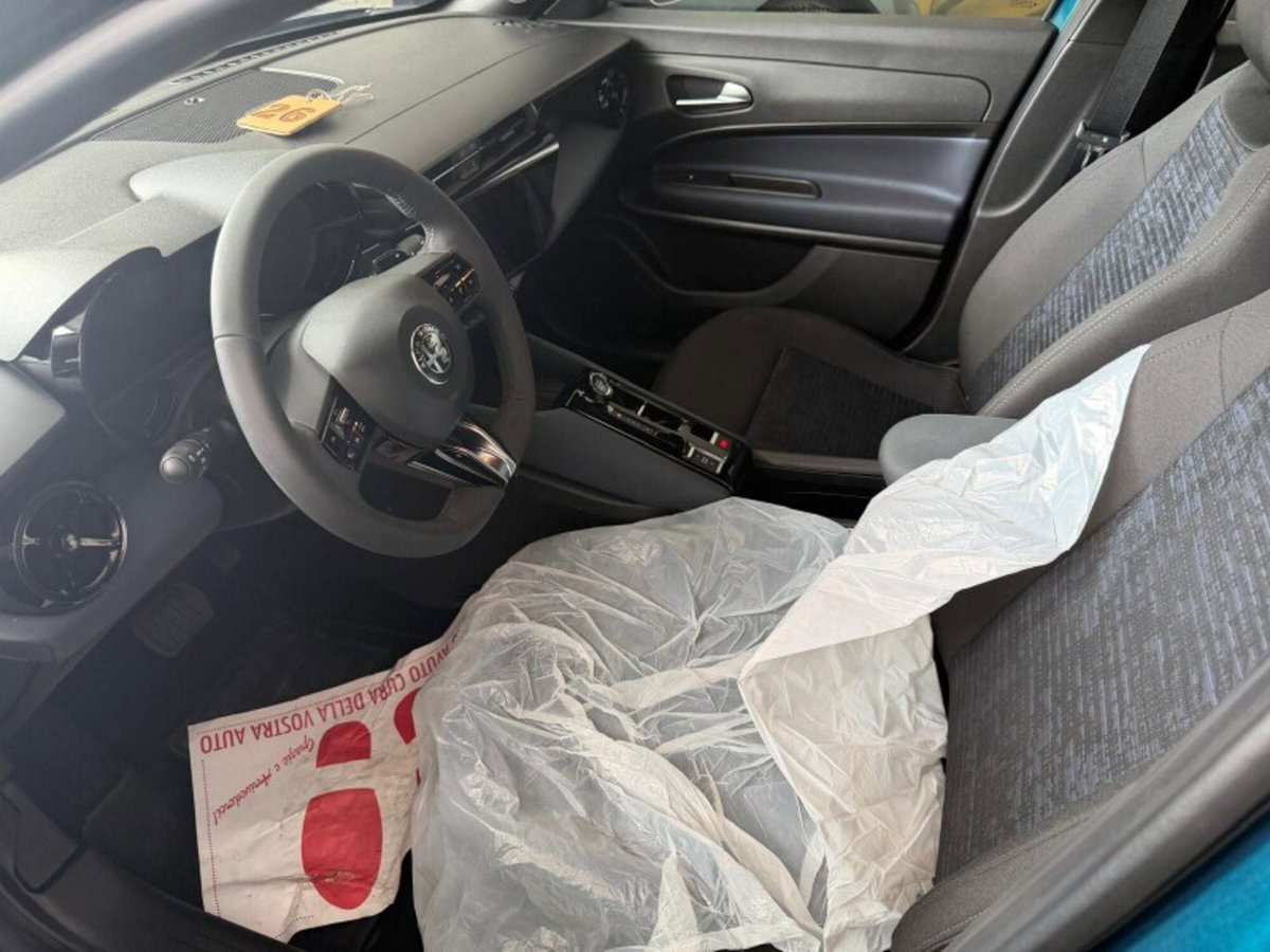Alfa Romeo Junior 1.2 ibrida 145cv edct6 (9)