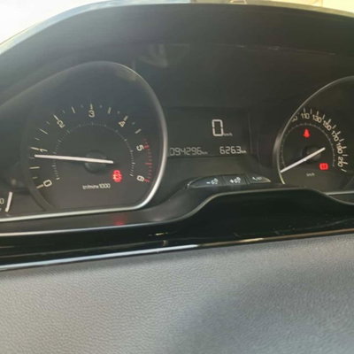 Peugeot 208 BlueHDi 100 Stop&Start 5 porte GT (17)