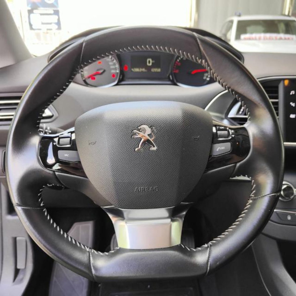 Peugeot 308 BlueHDi 100 S&S Business (17)