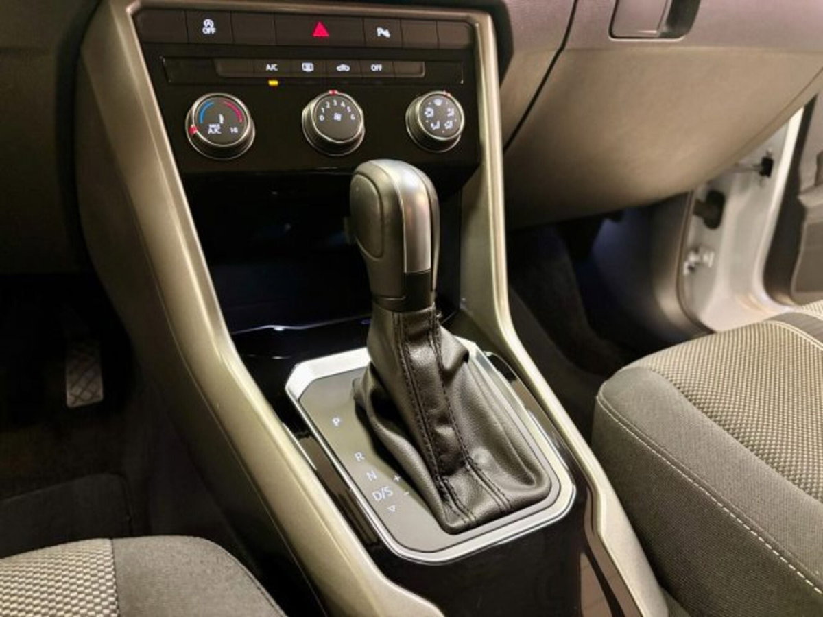 Volkswagen T-Roc 1.5 tsi R-Line dsg (12)