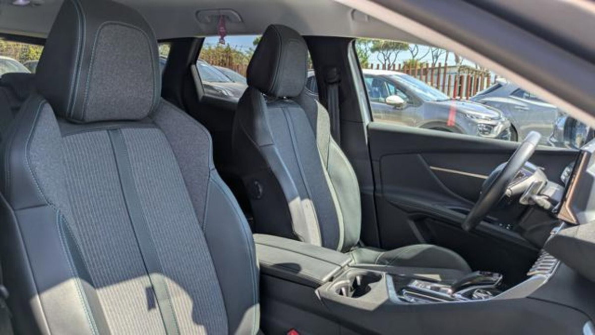 Peugeot 3008 BlueHDi 130 S&S EAT8 Allure Pack (8)