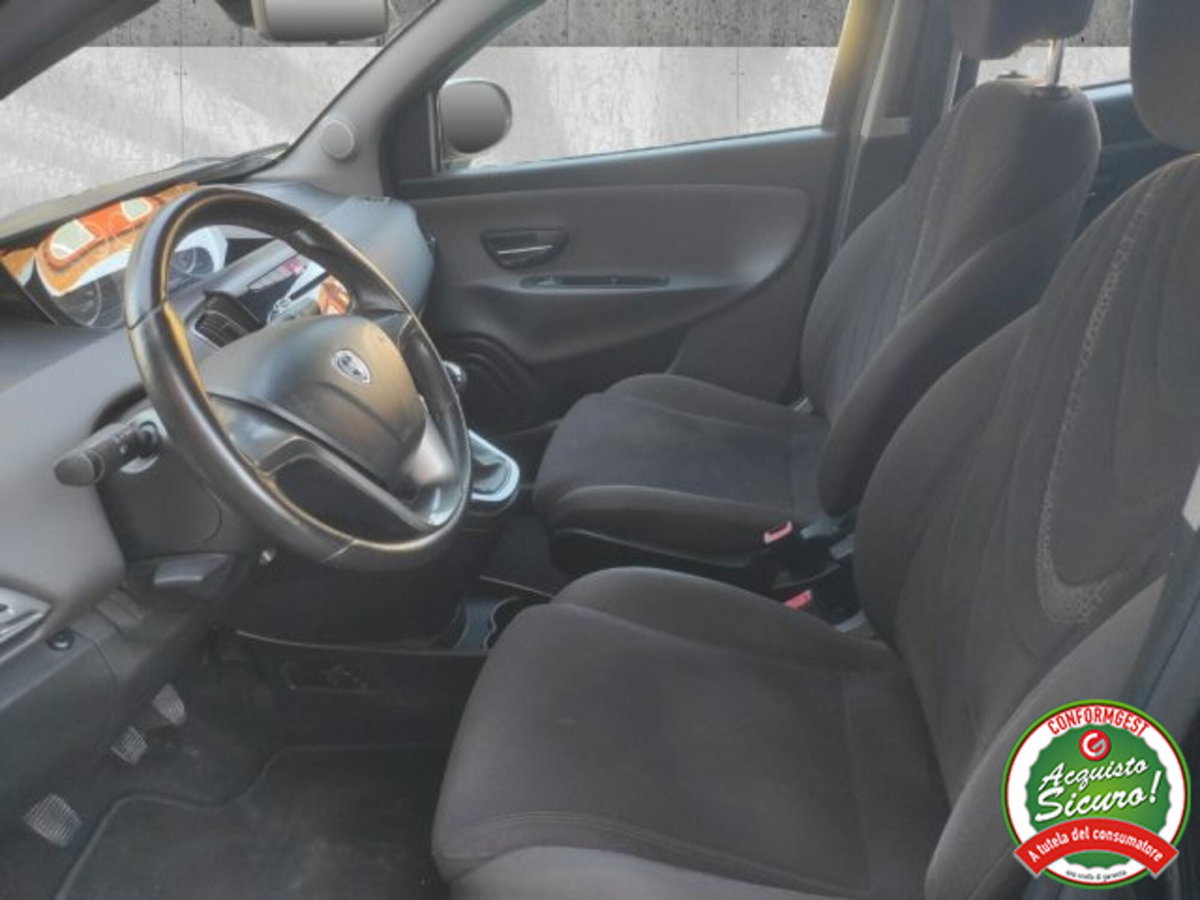 Lancia Ypsilon 1.2 69 CV 5 porte Silver (10)