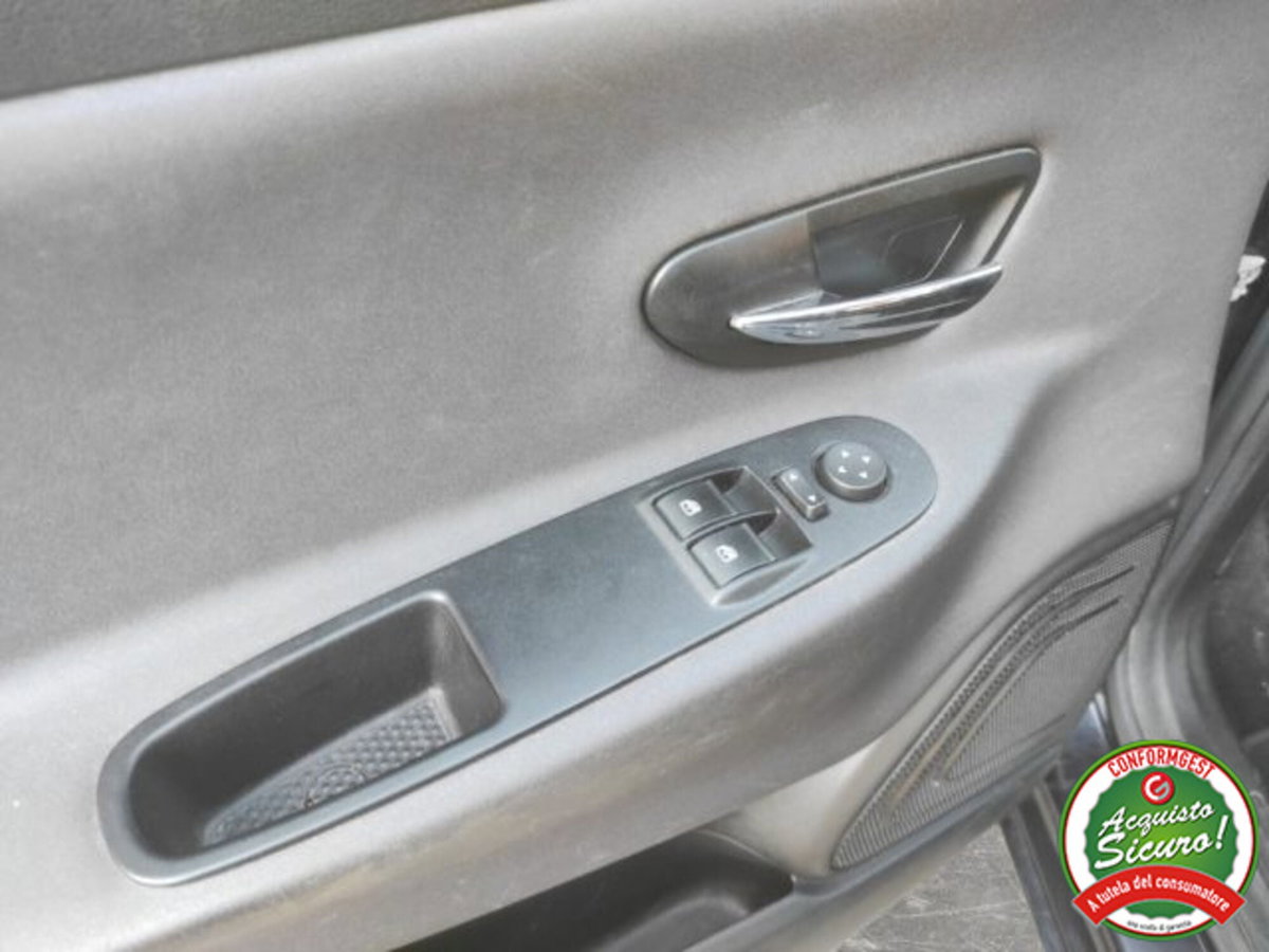 Lancia Ypsilon 1.2 69 CV 5 porte Silver (11)