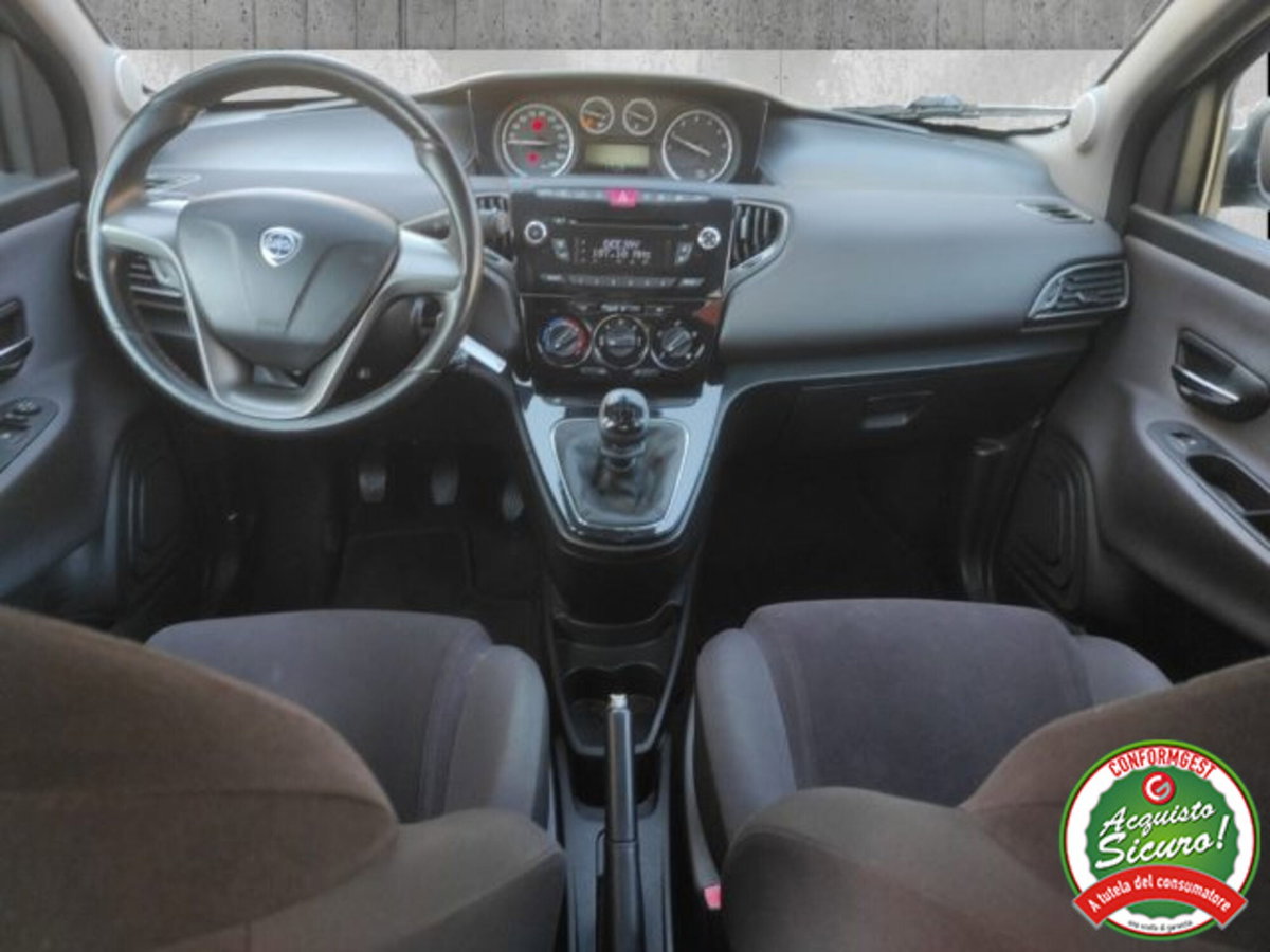 Lancia Ypsilon 1.2 69 CV 5 porte Silver (12)