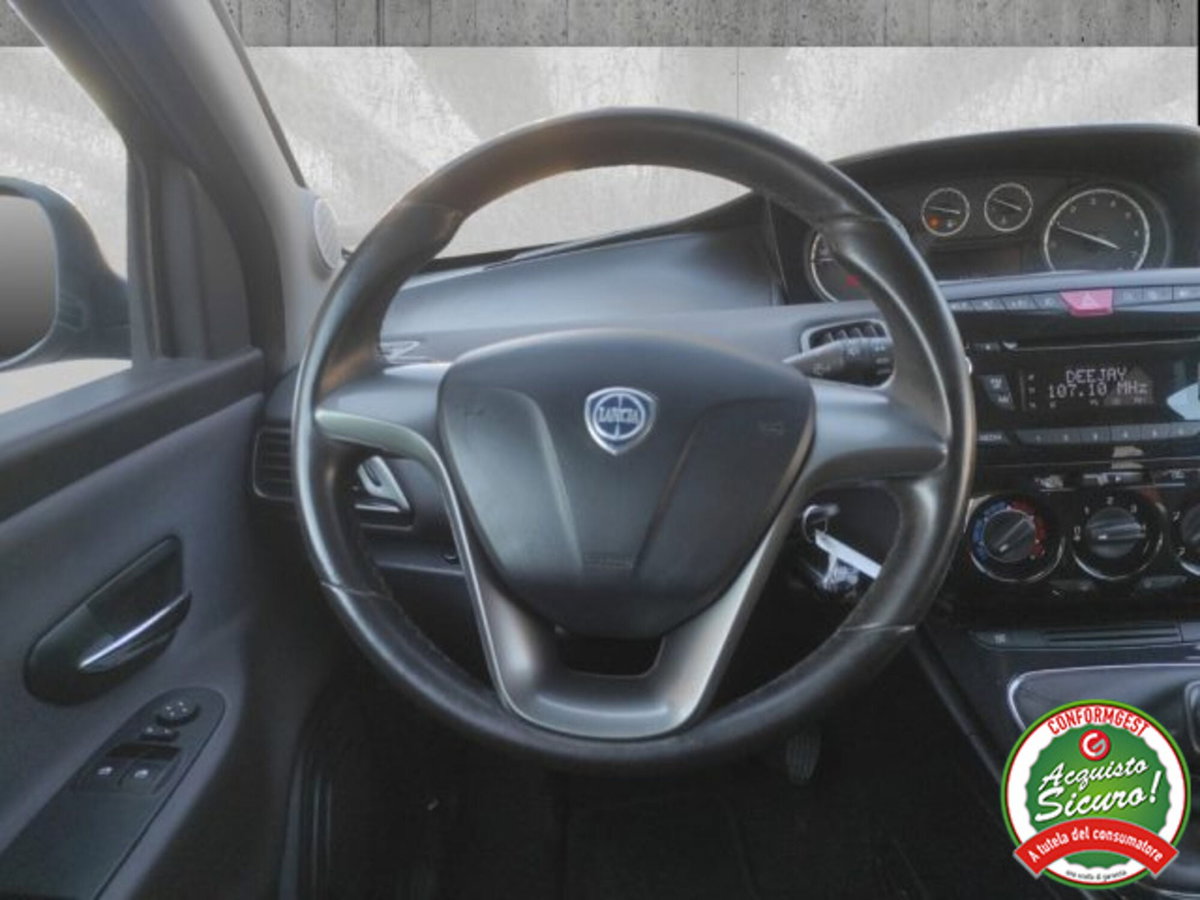 Lancia Ypsilon 1.2 69 CV 5 porte Silver (13)