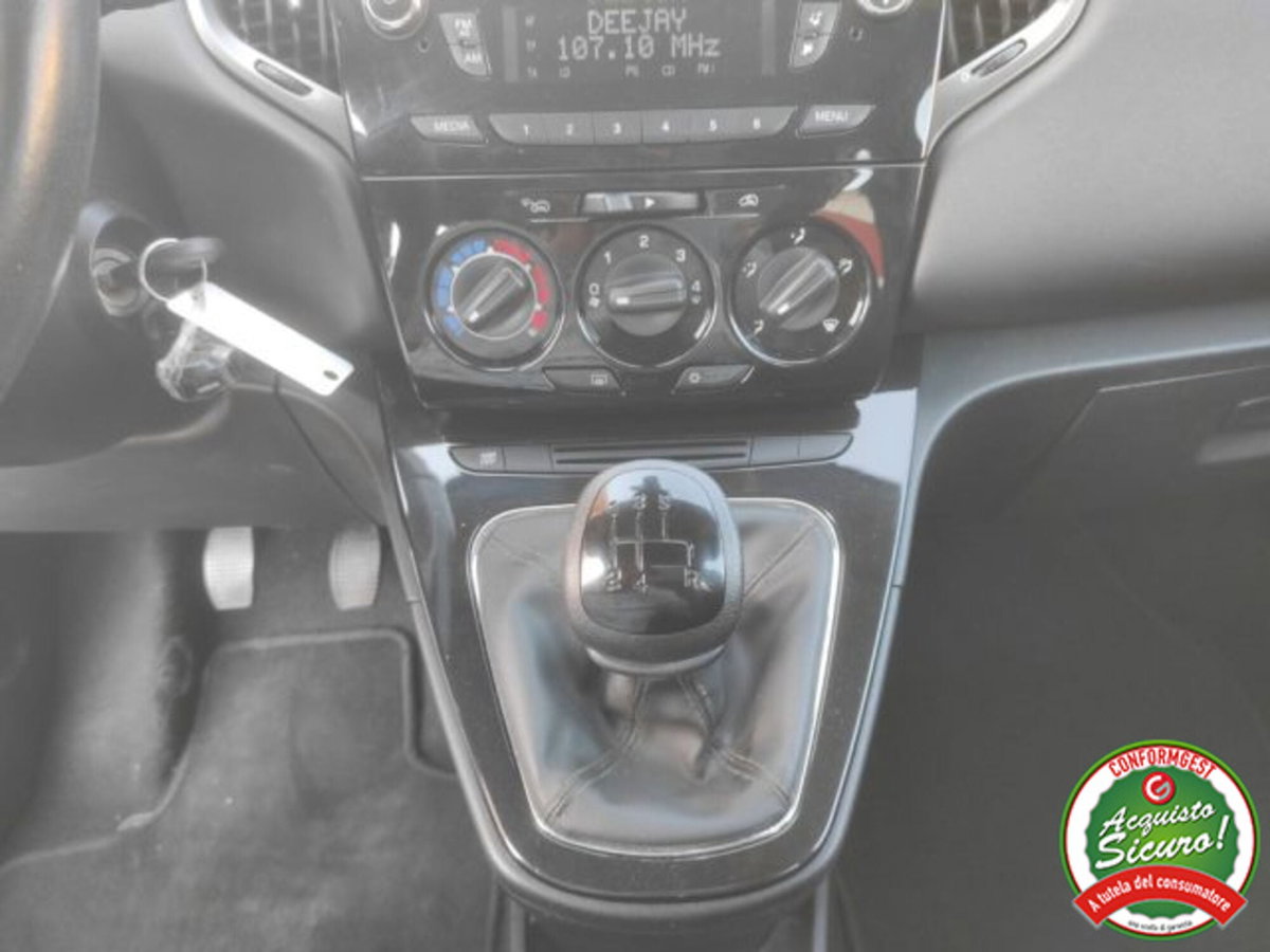 Lancia Ypsilon 1.2 69 CV 5 porte Silver (15)