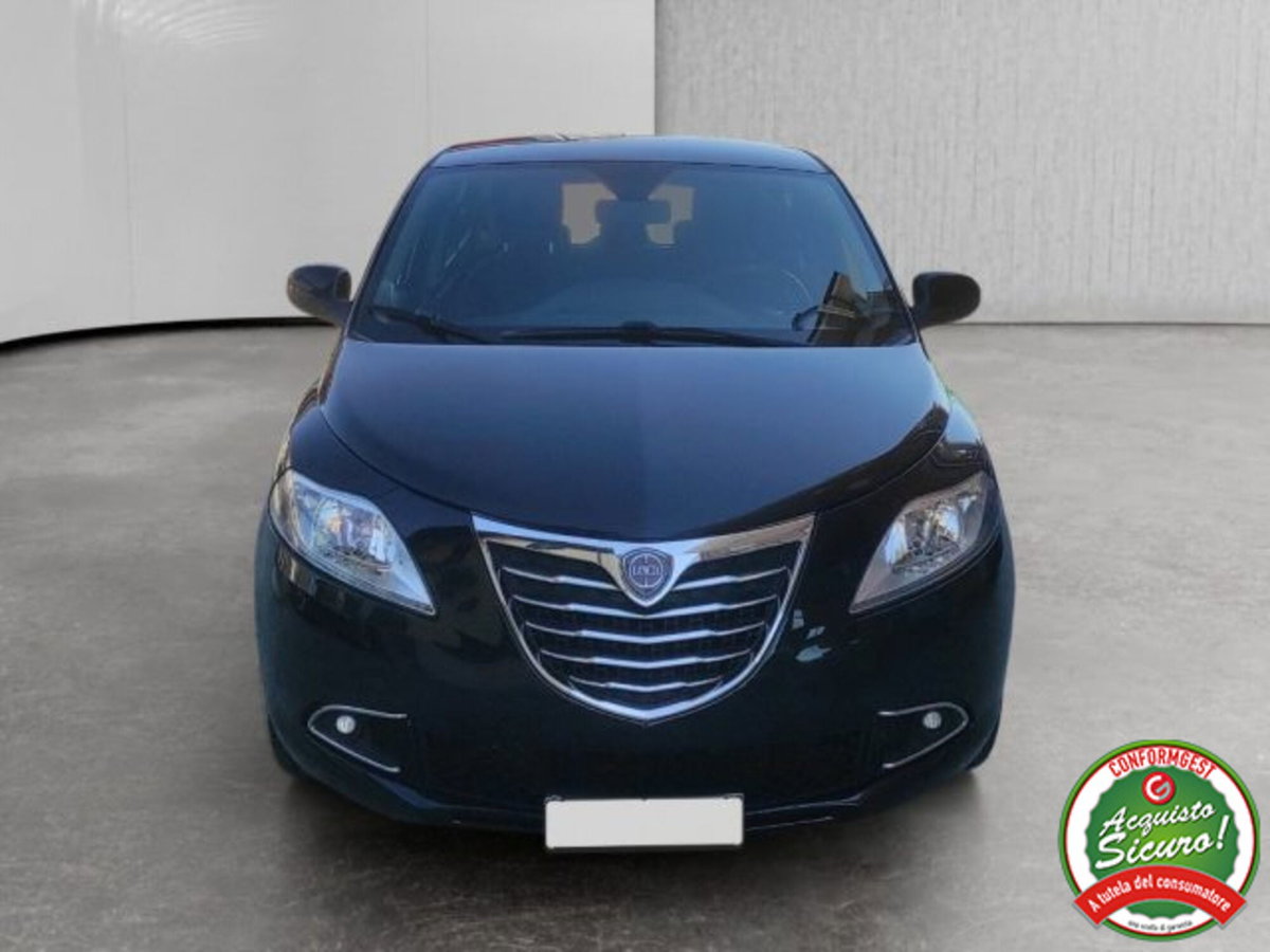 Lancia Ypsilon 1.2 69 CV 5 porte Silver (2)