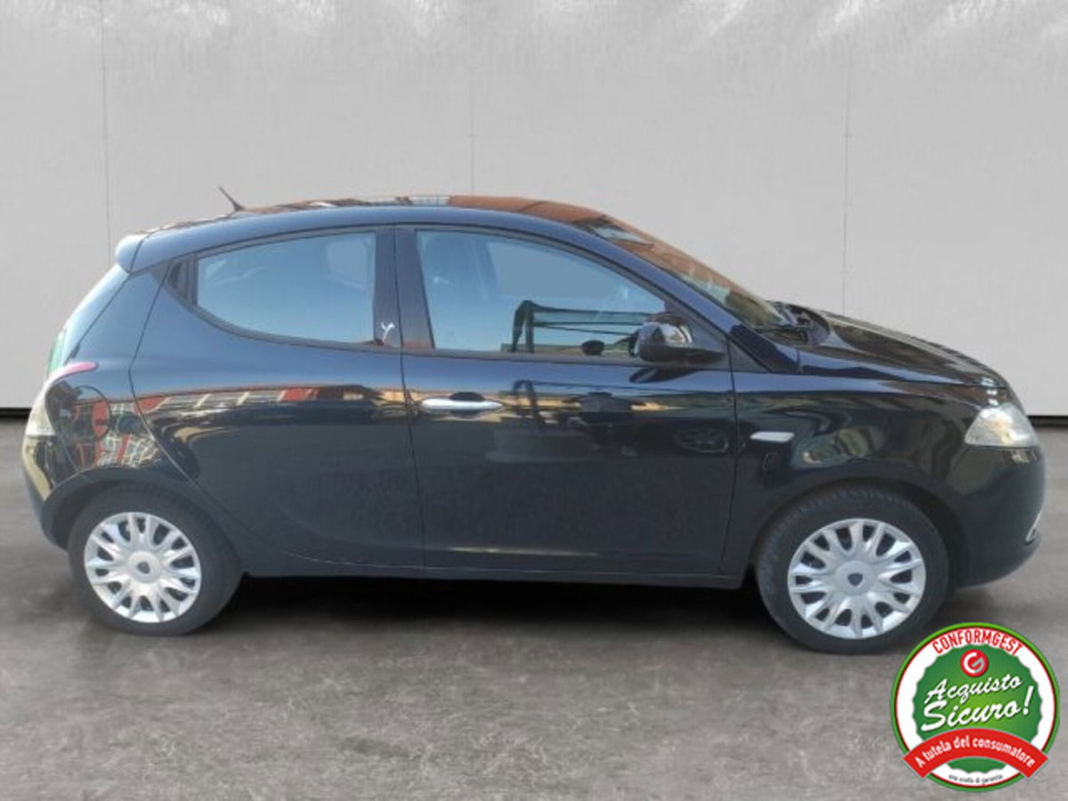 Lancia Ypsilon 1.2 69 CV 5 porte Silver (4)