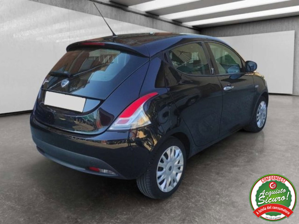 Lancia Ypsilon 1.2 69 CV 5 porte Silver (5)