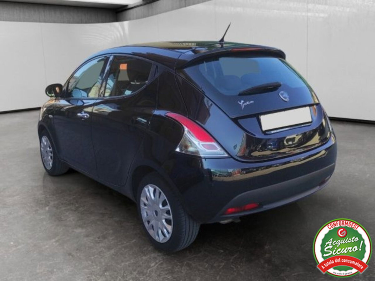Lancia Ypsilon 1.2 69 CV 5 porte Silver (7)