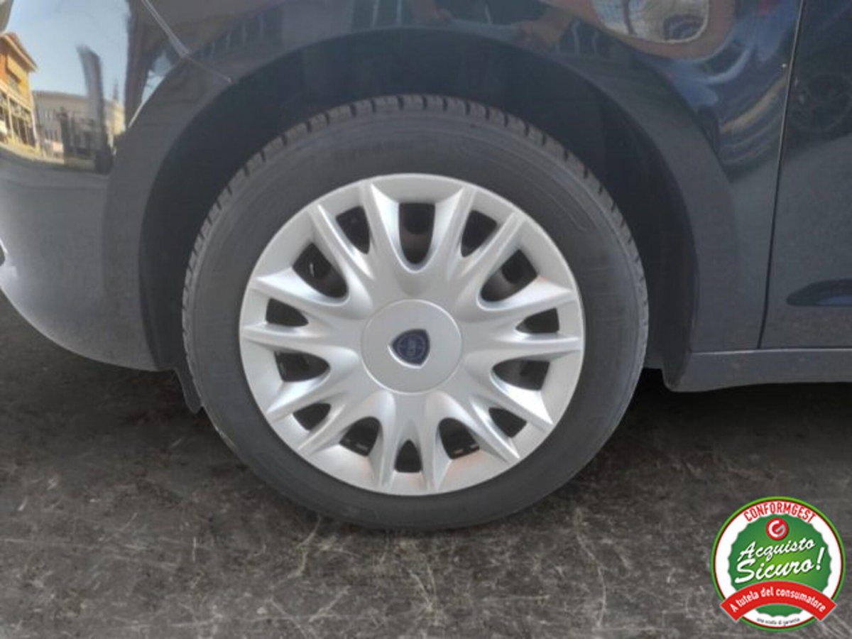 Lancia Ypsilon 1.2 69 CV 5 porte Silver (9)