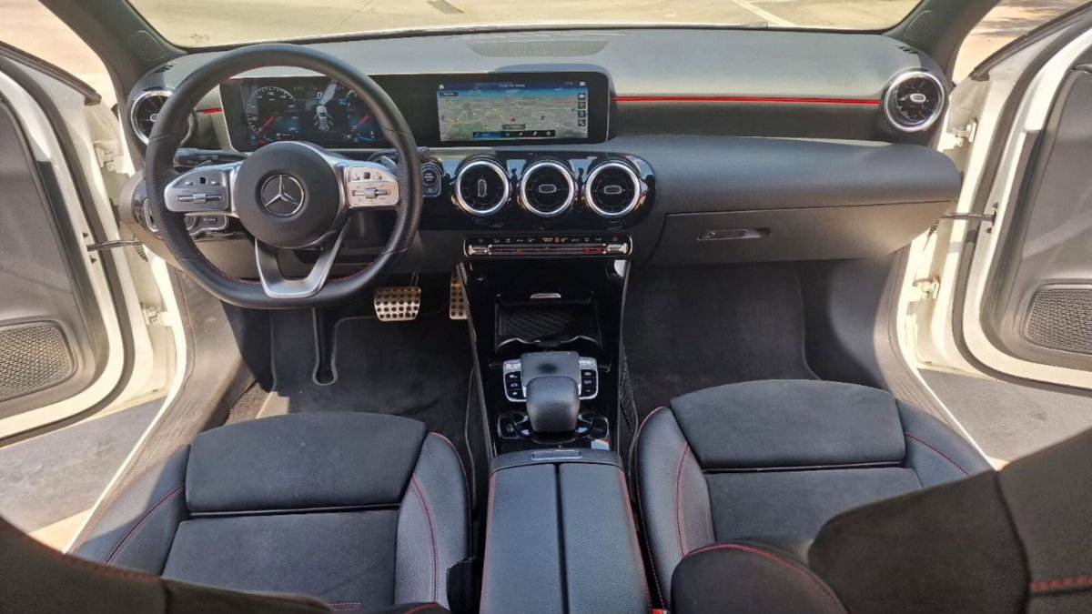 Mercedes-Benz Classe A 200 Premium (16)