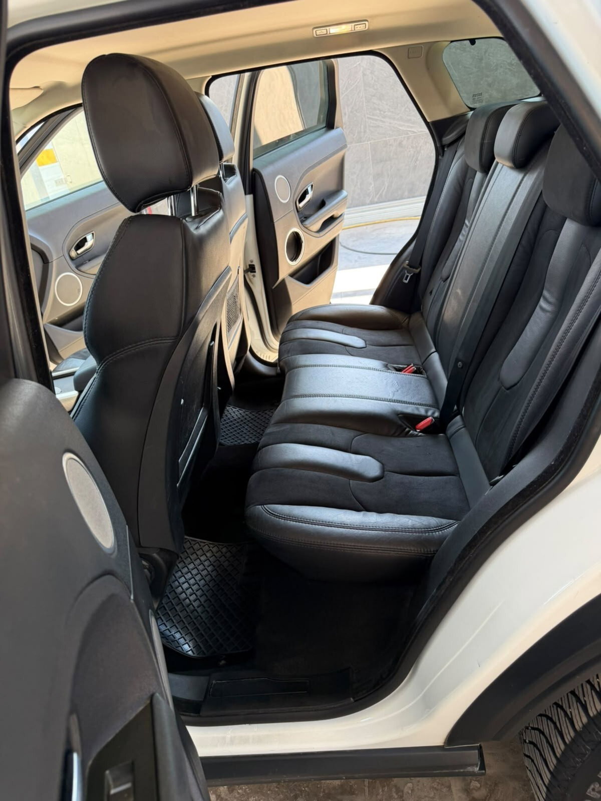 Land Rover Range Rover Evoque 2.2 TD4 5p. Prestige (19)