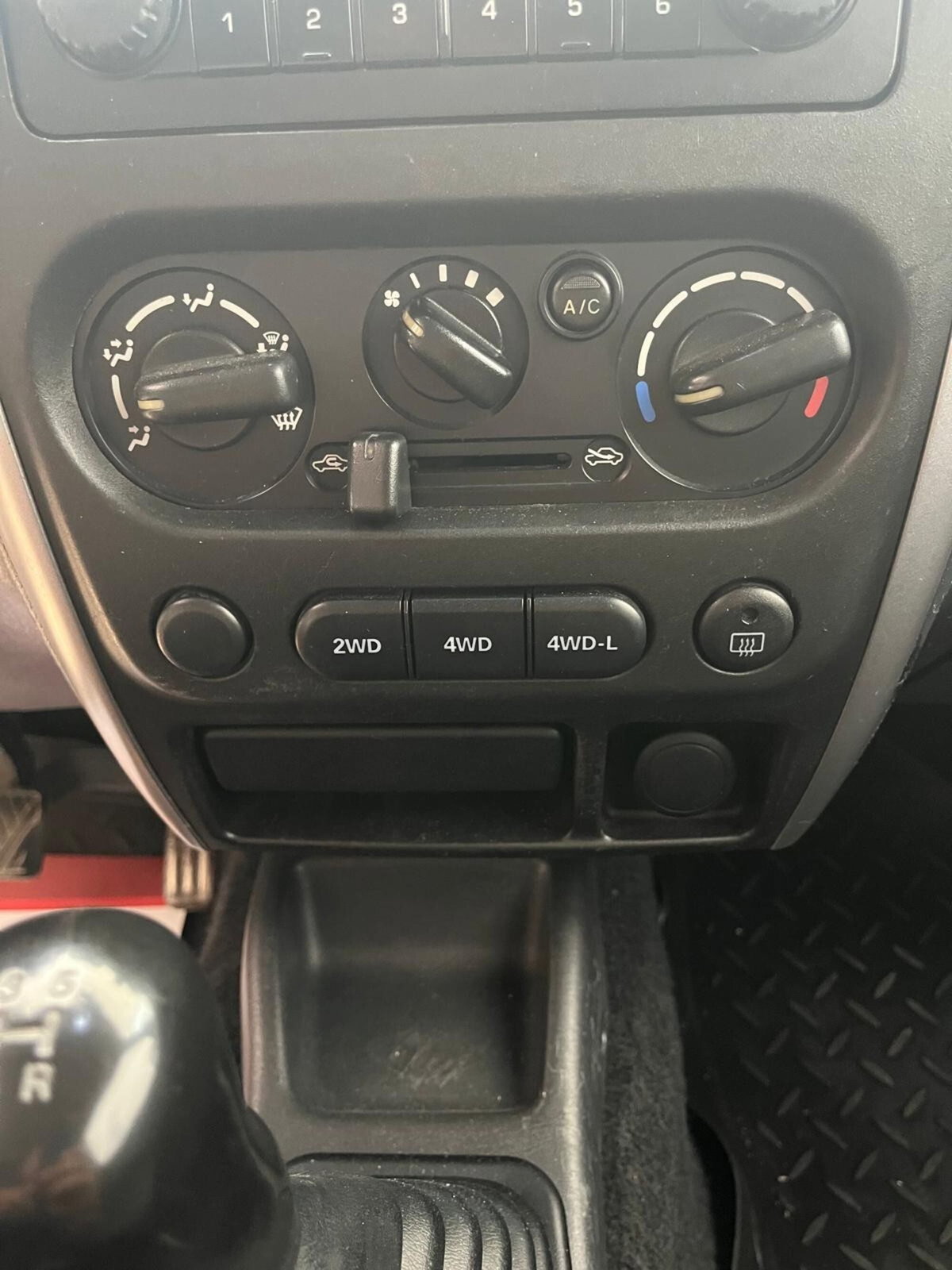Suzuki Jimny 1.3i 16V cat 4WD JLX (12)
