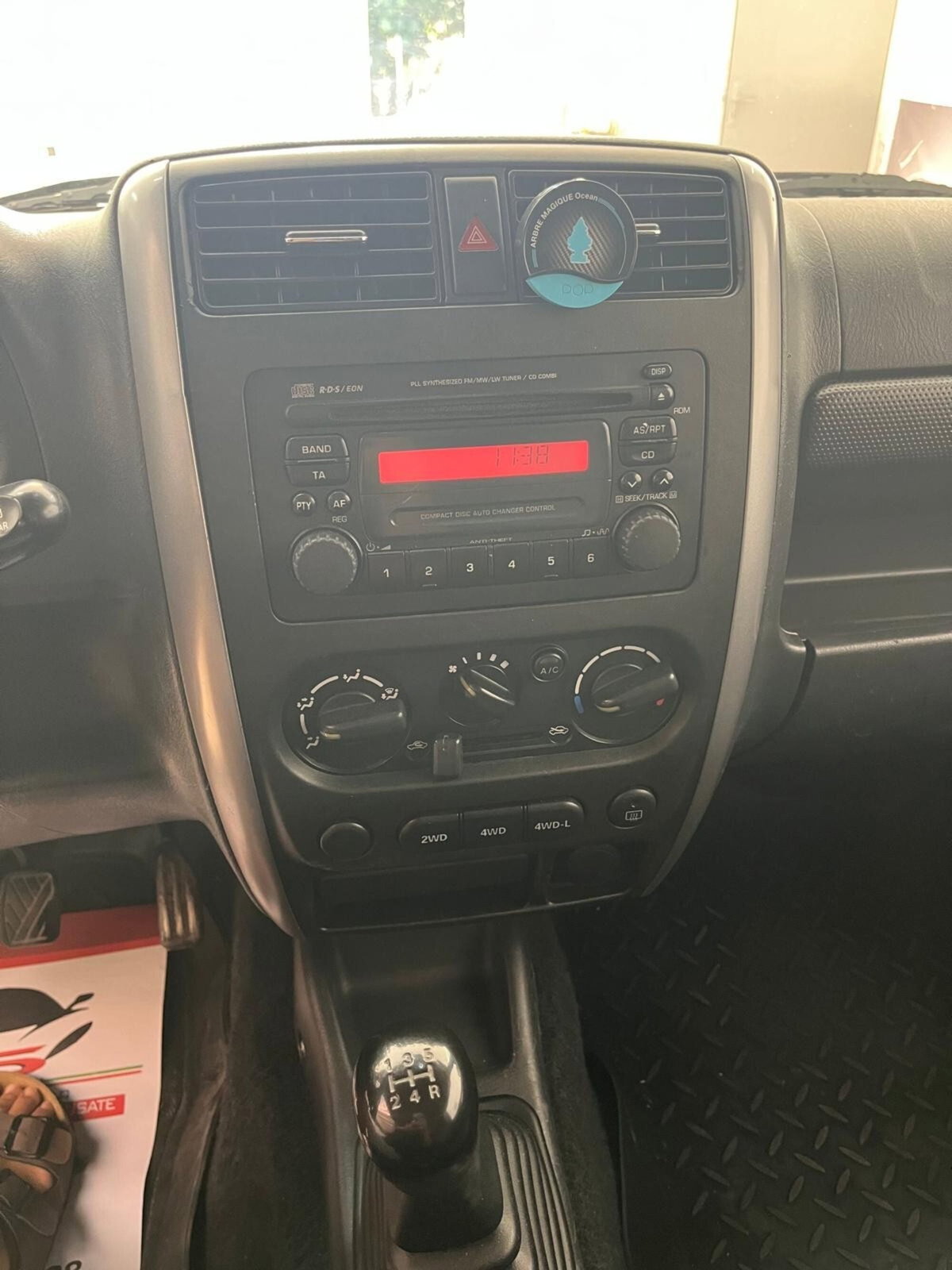 Suzuki Jimny 1.3i 16V cat 4WD JLX (9)