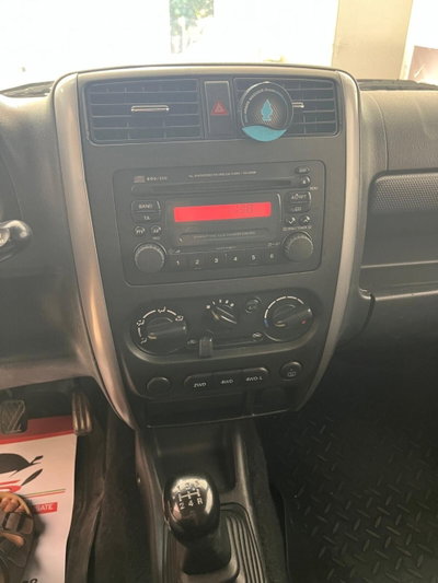 Suzuki Jimny 1.3i 16V cat 4WD JLX (9)