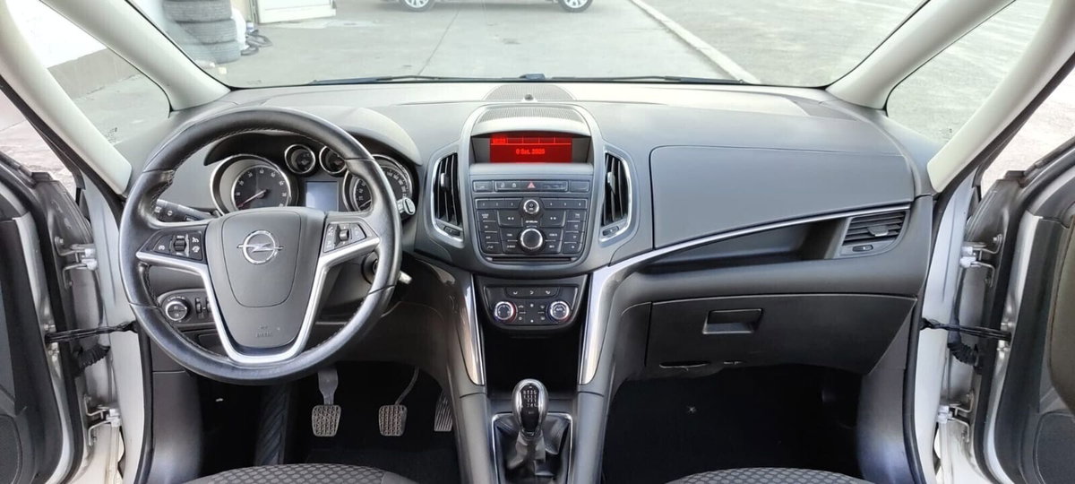 Opel Zafira Tourer 1.4 Turbo 140CV GPL Cosmo (4)