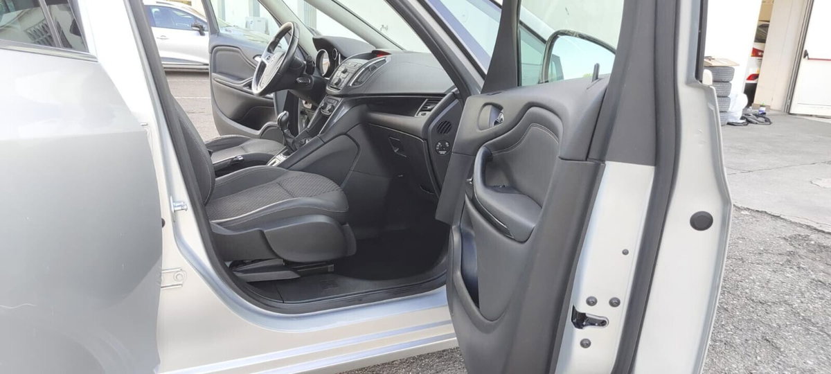 Opel Zafira Tourer 1.4 Turbo 140CV GPL Cosmo (8)