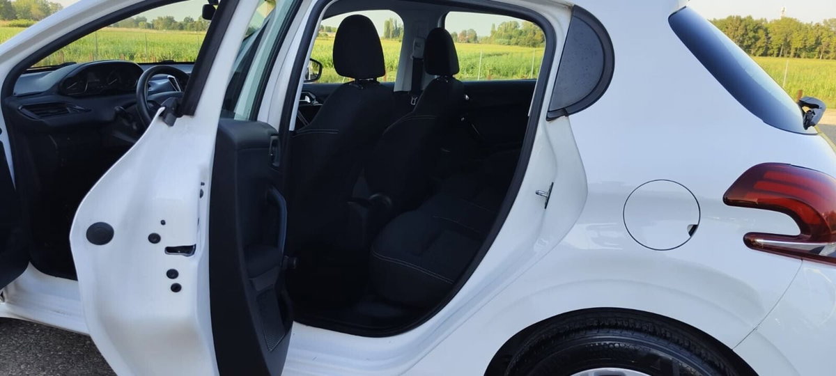 Peugeot 208 68 5 porte Active (11)