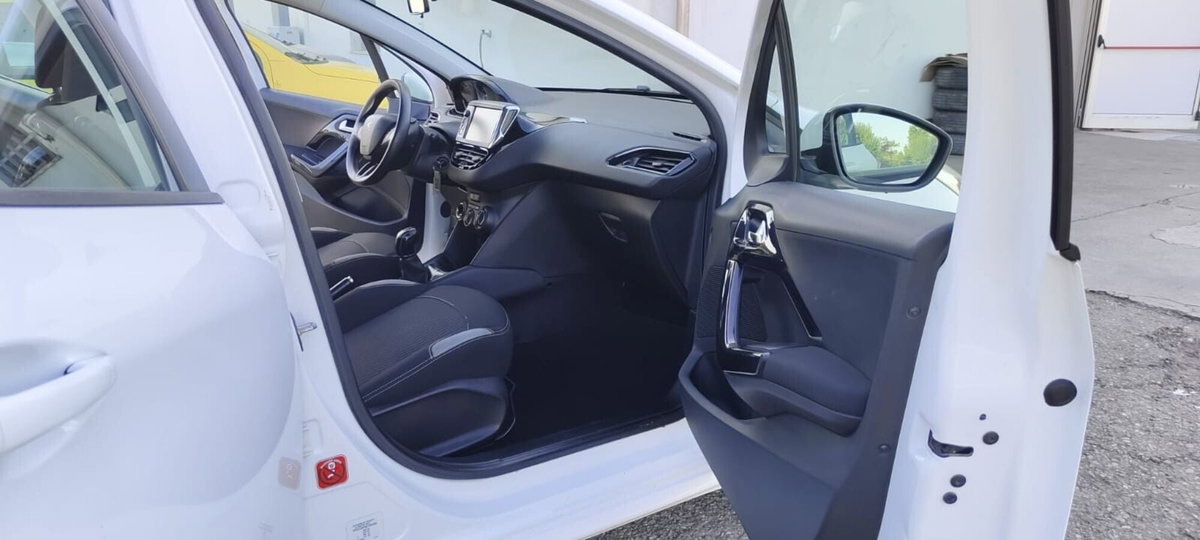 Peugeot 208 68 5 porte Active (17)