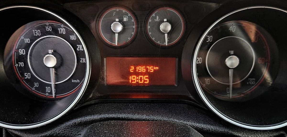 Fiat Punto 1.3 MJT II 75 CV 5 porte Lounge (10)