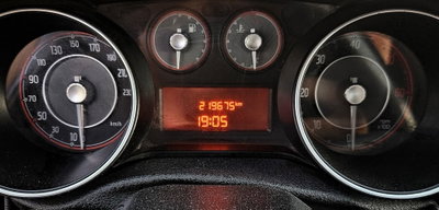 Fiat Punto 1.3 MJT II 75 CV 5 porte Lounge (10)
