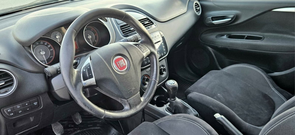 Fiat Punto 1.3 MJT II 75 CV 5 porte Lounge (5)