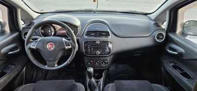 Fiat Punto 1.3 MJT II 75 CV 5 porte Lounge (8)