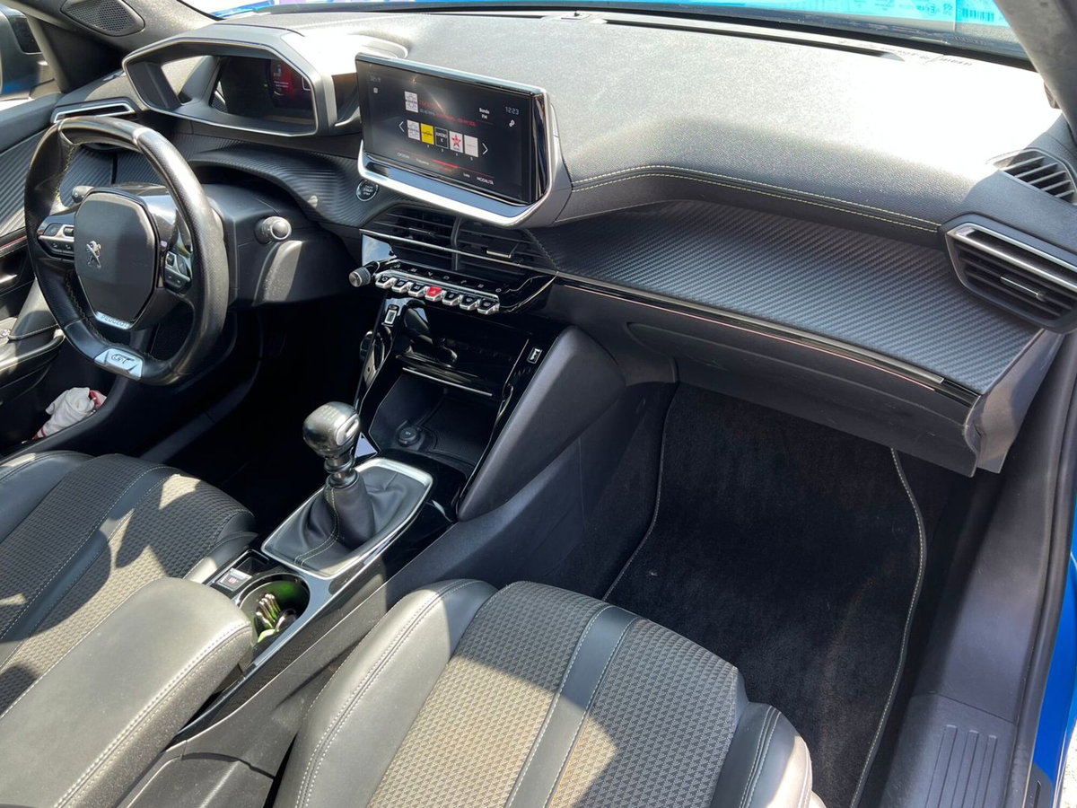 Peugeot 2008 PureTech 130 S&S GT (13)