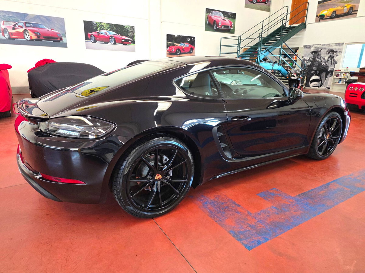 Porsche 718 Cayman  Cayman 2.0 300cv (8)