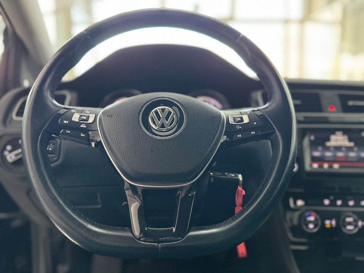 Volkswagen Golf 1.6 TDI 5p. Highline BlueMotion Technology (16)