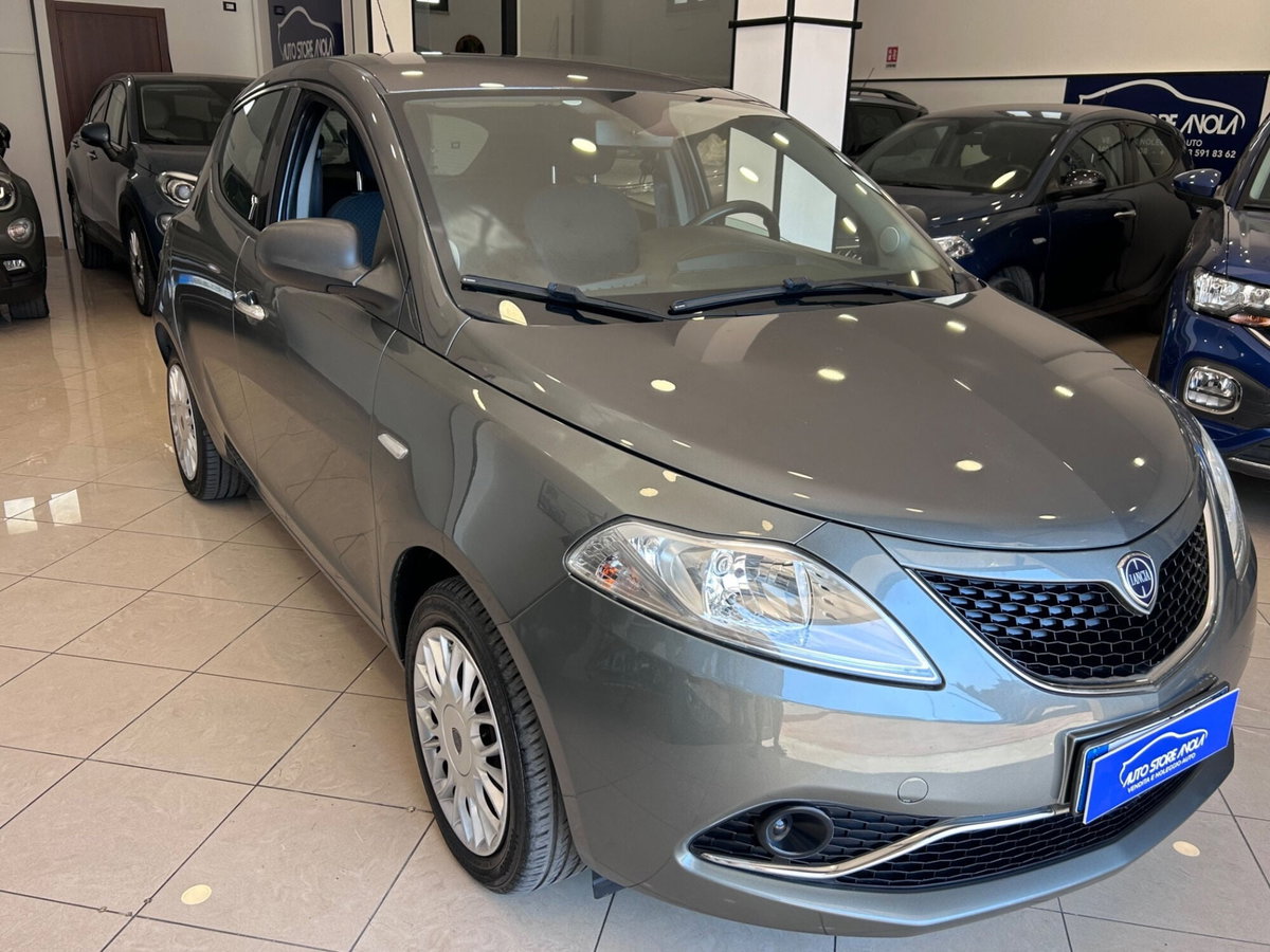 Lancia Ypsilon 1.2 69 CV 5 porte Gold (12)