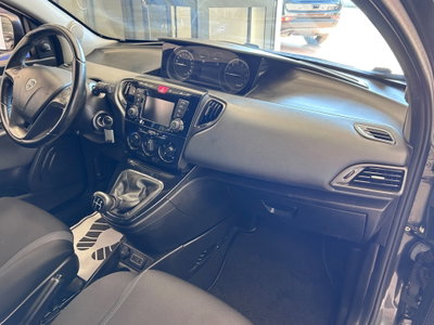 Lancia Ypsilon 1.2 69 CV 5 porte Gold (13)