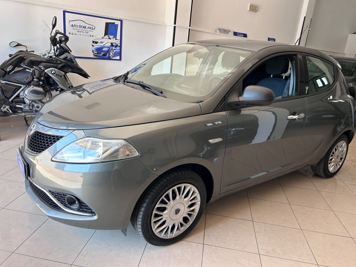 Lancia Ypsilon 1.2 69 CV 5 porte Gold (3)