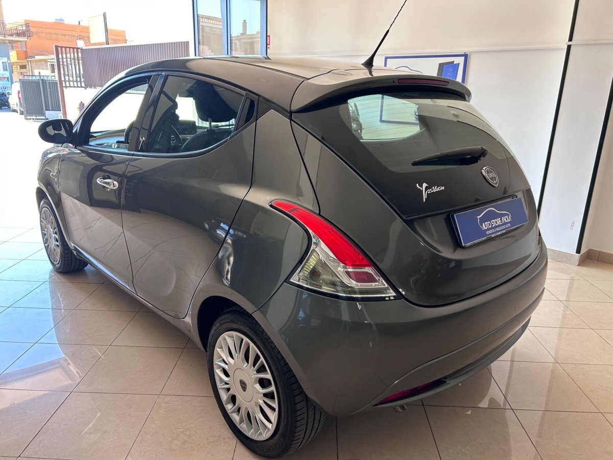 Lancia Ypsilon 1.2 69 CV 5 porte Gold (4)