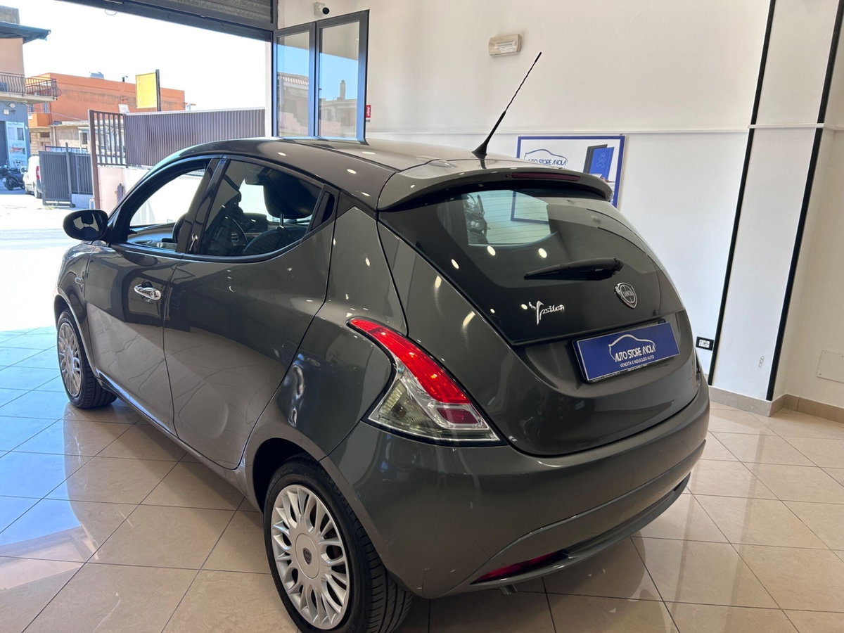Lancia Ypsilon 1.2 69 CV 5 porte Gold (8)