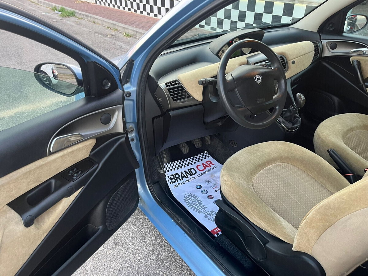 Lancia Ypsilon 1.2 Argento (10)
