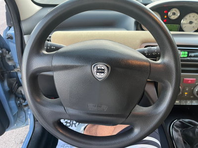 Lancia Ypsilon 1.2 Argento (11)