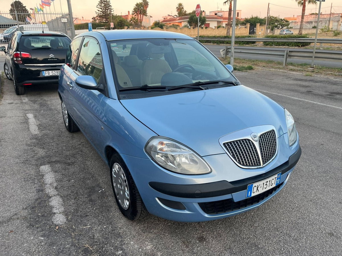 Lancia Ypsilon 1.2 Argento (3)