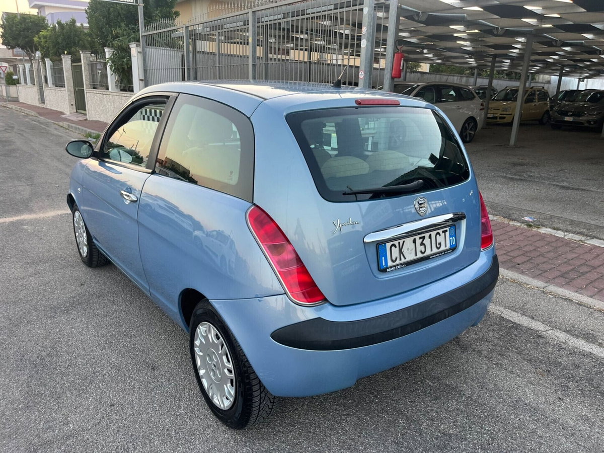 Lancia Ypsilon 1.2 Argento (7)
