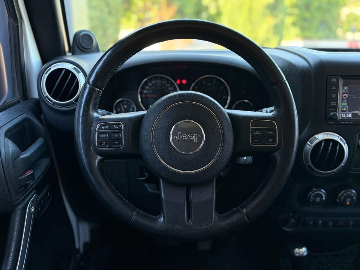 Jeep Wrangler Unlimited 2.8 CRD DPF Sahara Auto (10)