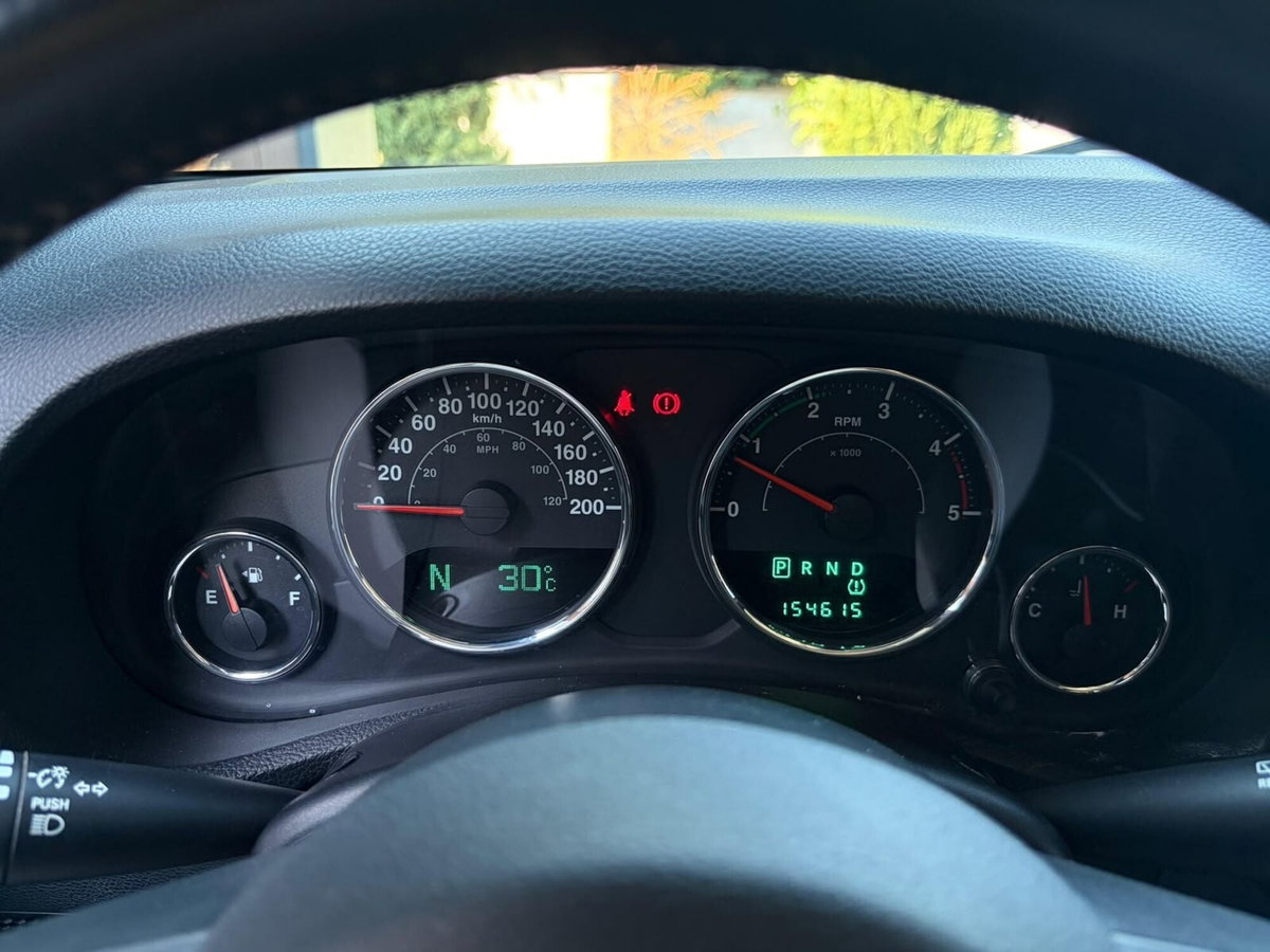 Jeep Wrangler Unlimited 2.8 CRD DPF Sahara Auto (11)