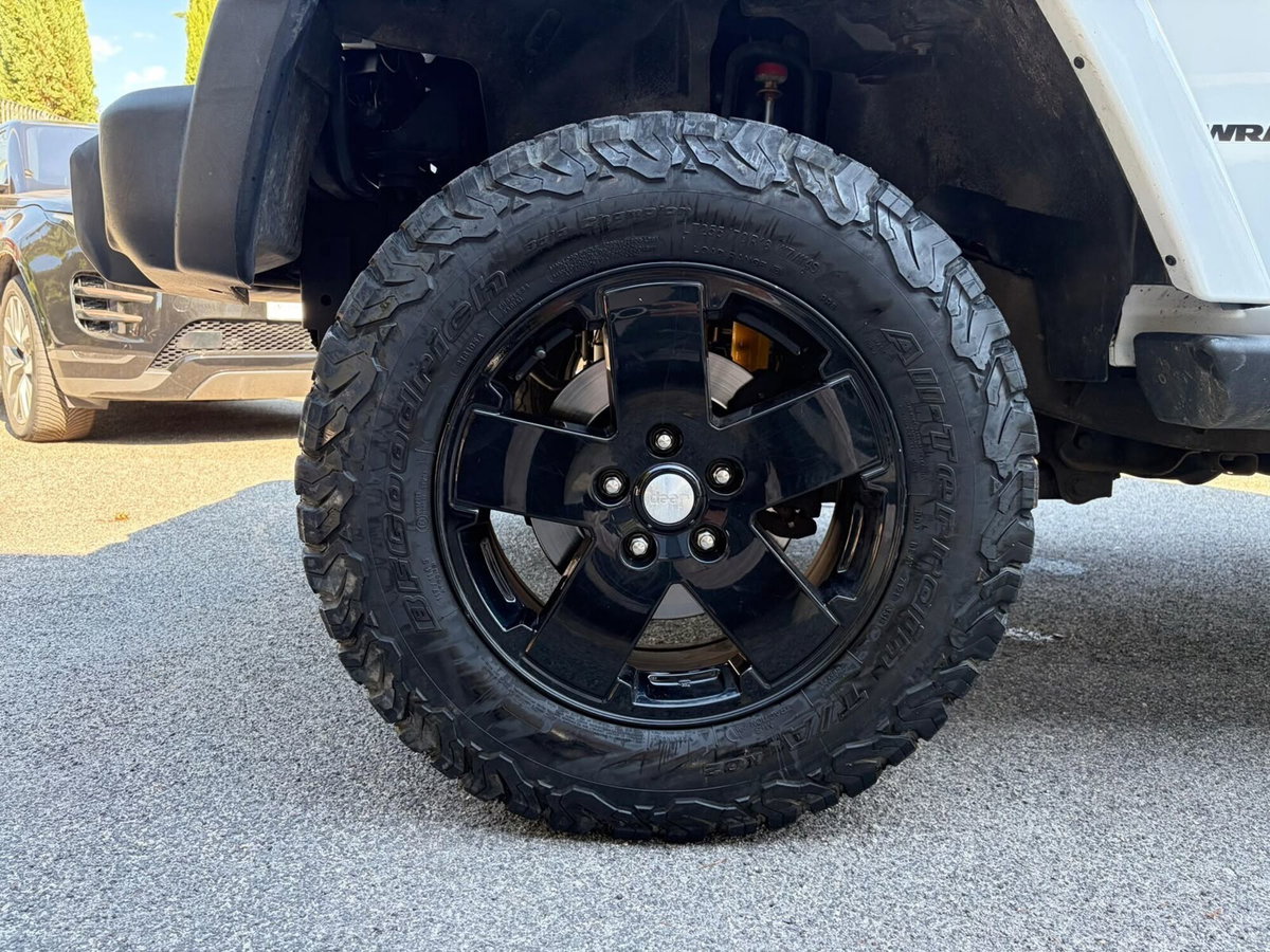 Jeep Wrangler Unlimited 2.8 CRD DPF Sahara Auto (8)
