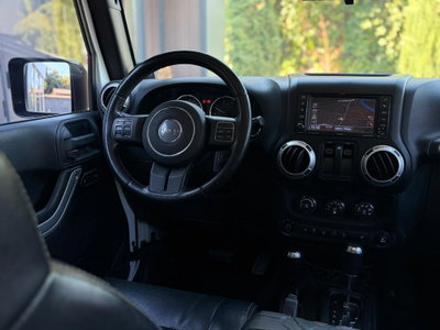 Jeep Wrangler Unlimited 2.8 CRD DPF Sahara Auto (9)