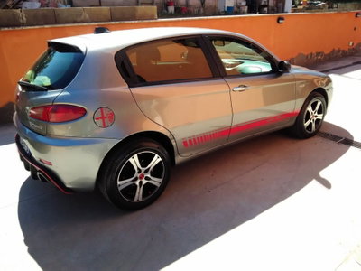 Alfa Romeo 147 1.6 16V TS (105) 5 porte Distinctive (2)