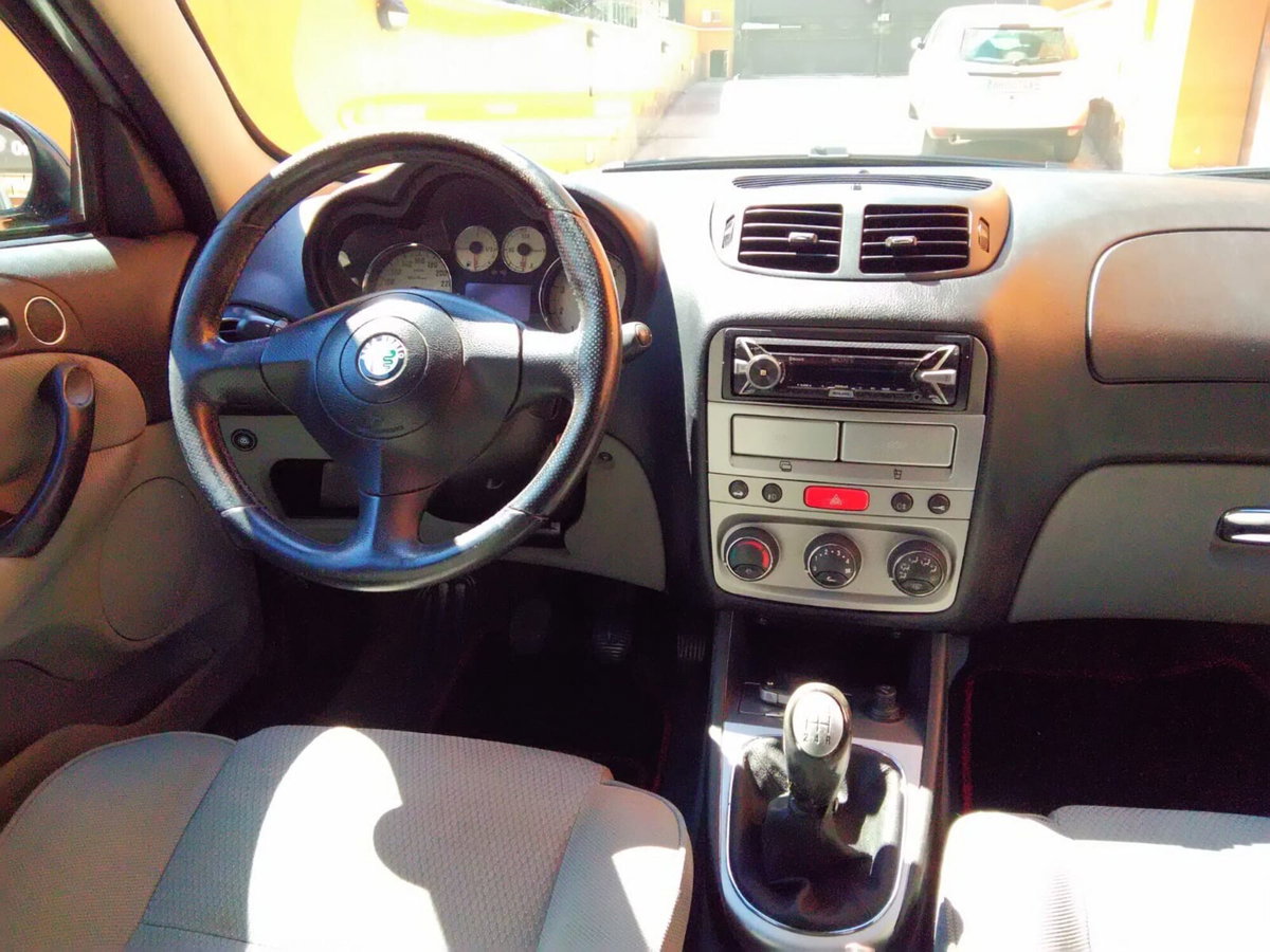 Alfa Romeo 147 1.6 16V TS (105) 5 porte Distinctive (6)
